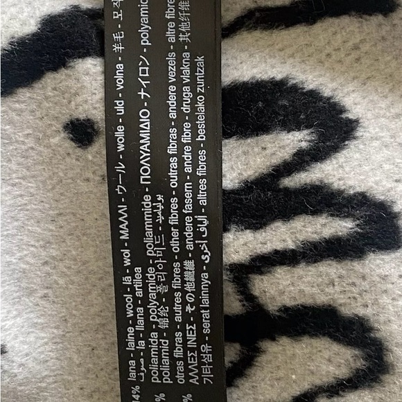 Zara Men’s Black/White Graffiti Print Fleece Jacket Letter Motif size XL - Picture 10 of 12